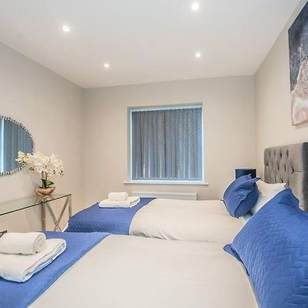 Langston House: 2 Bed, 2 Bath Luxury Apartment Hedgerley Exterior photo