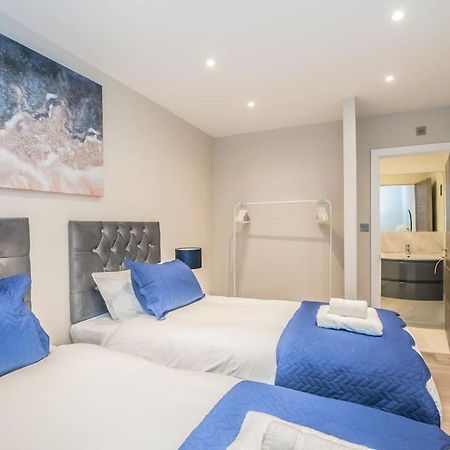 Langston House: 2 Bed, 2 Bath Luxury Apartment Hedgerley Exterior photo